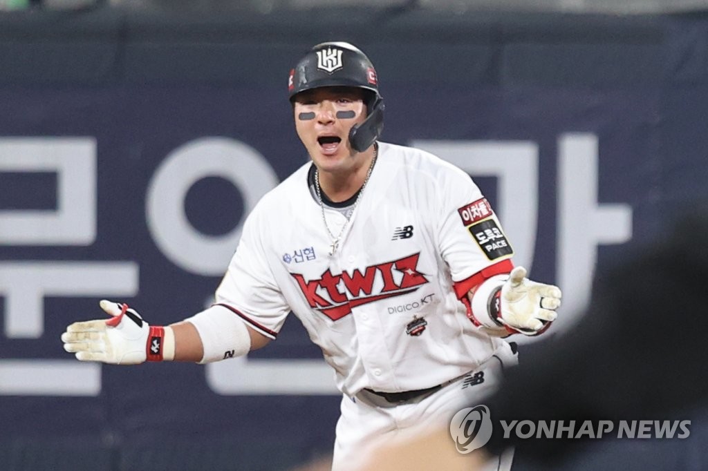 In this file photo from Oct. 20, 2022, Park Byung-ho of the KT Wiz celebrates his double against the Kiwoom Heroes during the bottom of the seventh inning of Game 4 of the first round in the Korea Baseball Organization postseason at KT Wiz Park in Suwon, 35 kilometers south of Seoul. (Yonhap)