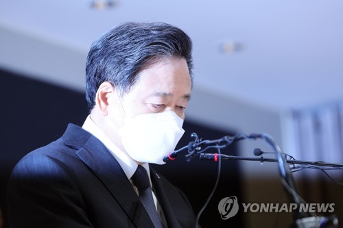 검찰, '계열사 부당 지원·배임' 허영인 SPC 회장 소환