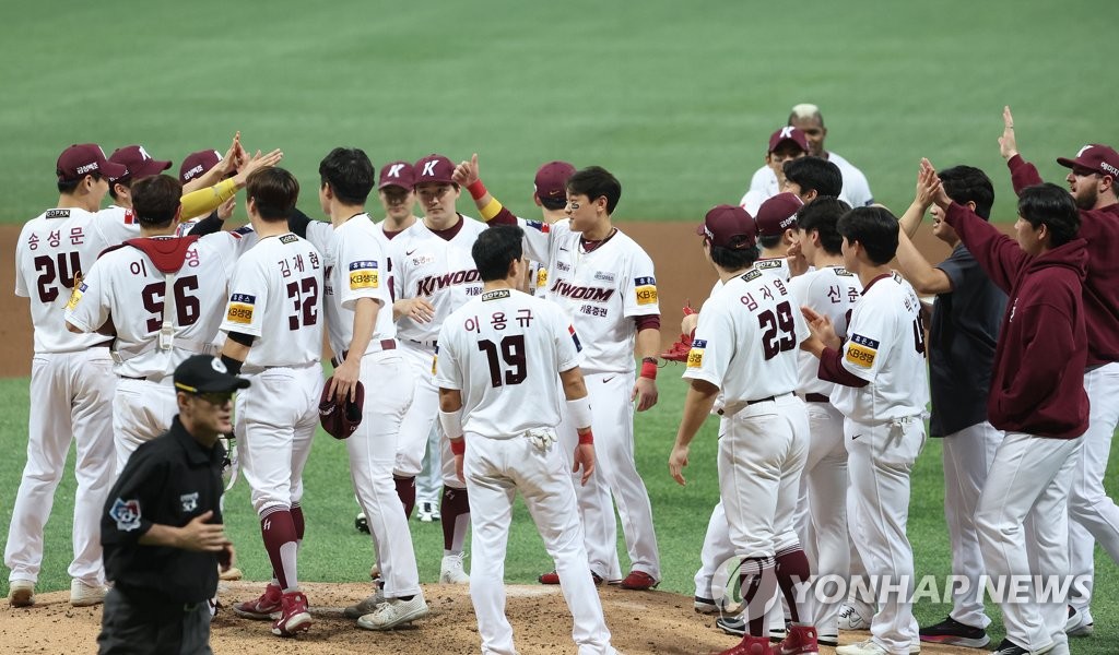 Kiwoom Heroes players celebrate their 4-3 victory over the KT Wiz in Game 5 of the first round in the Korea Baseball Organization postseason at Gocheok Sky Dome in Seoul on Oct. 22, 2022. (Yonhap)