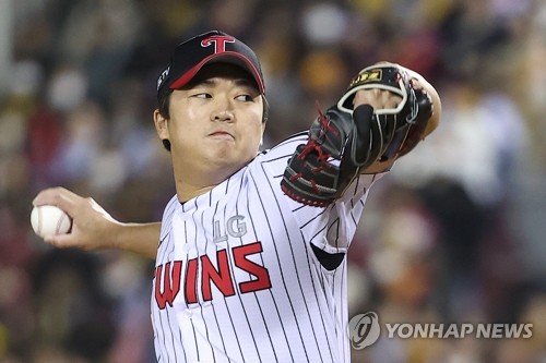 Buried in the LG Twins' Lineup, a Korean Baseball Great