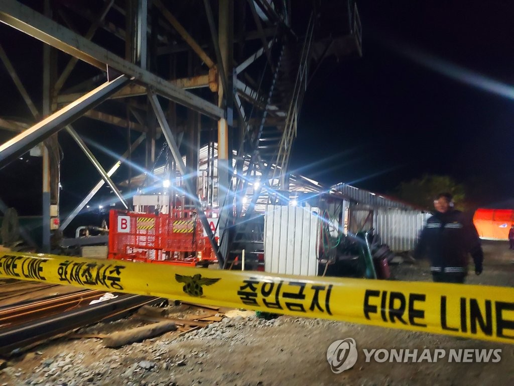 경북 봉화 아연광산 붕괴사고…2명 고립
