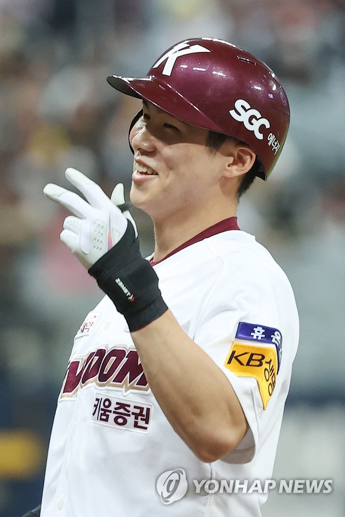 Kim Hye-seong of the Kiwoom Heroes celebrates after hitting an RBI single against the LG Twins during the bottom of the first inning of Game 4 of the second round in the Korea Baseball Organization postseason at Gocheok Sky Dome in Seoul on Oct. 28, 2022. (Yonhap)