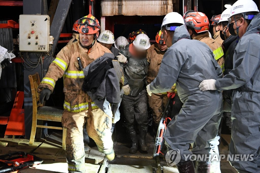 (5th LD) 2 miners rescued after nine days underground quickly recovering: doctor