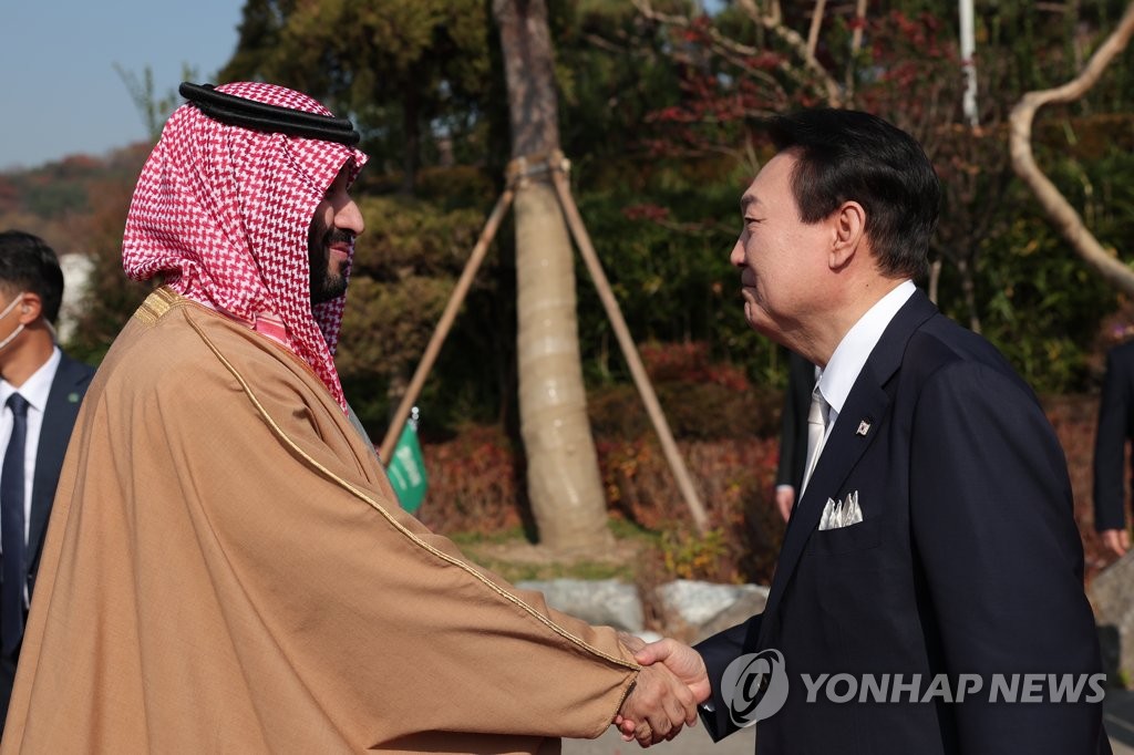 (جديد) الرئيس يون يناقش مع ولي العهد السعودي محمد بن سلمان سبل إحداث قفزة العلاقات بين البلدين - 1