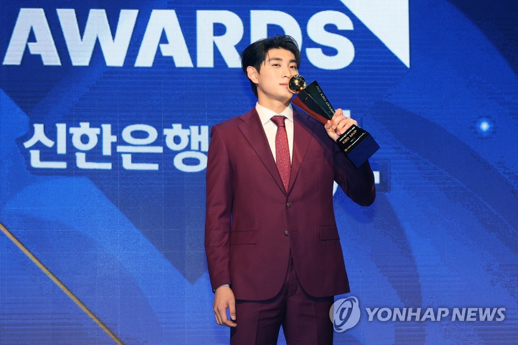 (LEAD) S. Korean baseball MVP hires top agent for potential MLB jump: source