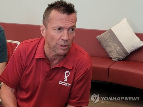 Former German football star and World Cup ambassador Lothar Matthaus speaks with reporters during a media roundtable during the FIFA World Cup at the Host Country Media Centre in Doha on Nov. 21, 2022. (Yonhap)
