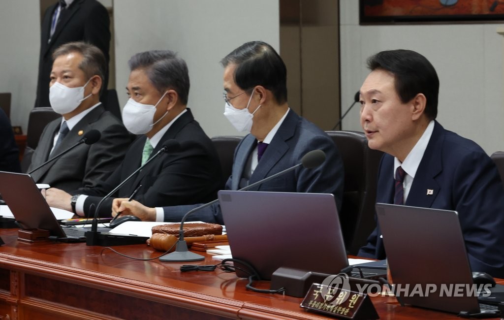 (AMPLIACIÓN) Yoon ordena al Gabinete dar seguimiento a las cumbres recientes para obtener resultados concretos