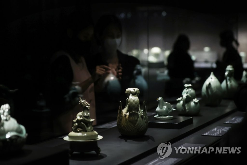 '고려비색' 공간에 전시된 상형청자