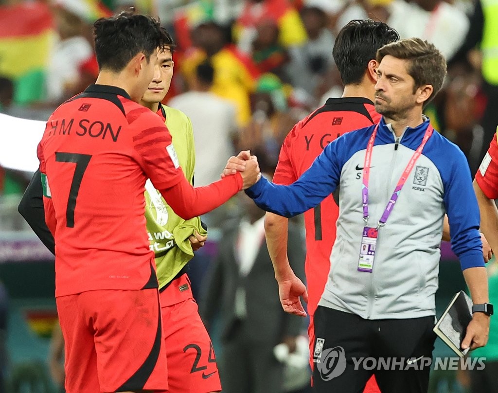 World Cup) S. Korea assistant coach cries 'lack of fairness' | Yonhap News  Agency