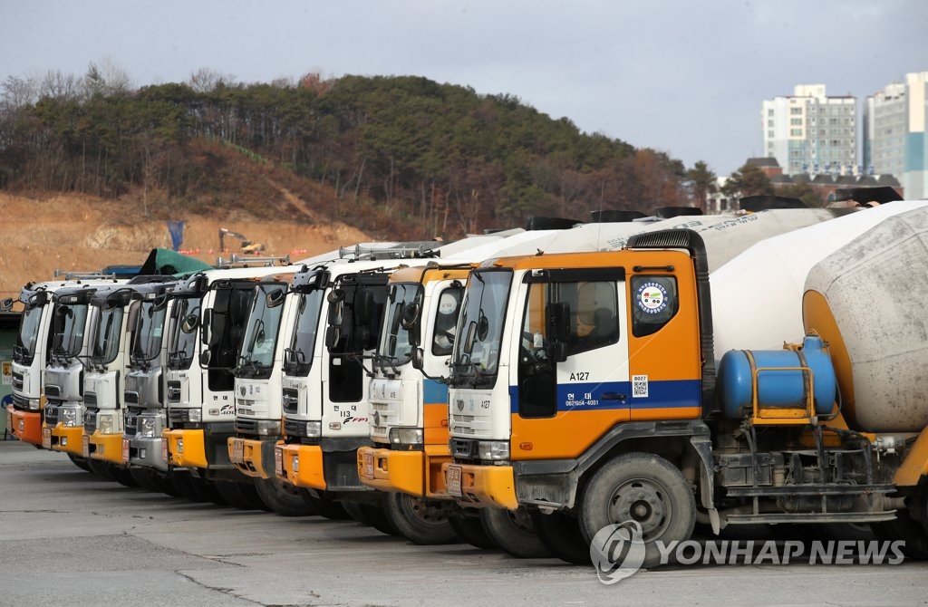 Ready-mix concrete trucks are parked at a site in the southwestern city of Gwangju, 268 kilometers away from Seoul, on Nov. 30, 2022, as the truckers' strike continued for the seventh day. (Yonhap)