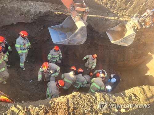 화성 비봉면 문화재 발굴현장서 토사 무너져 2명 매몰