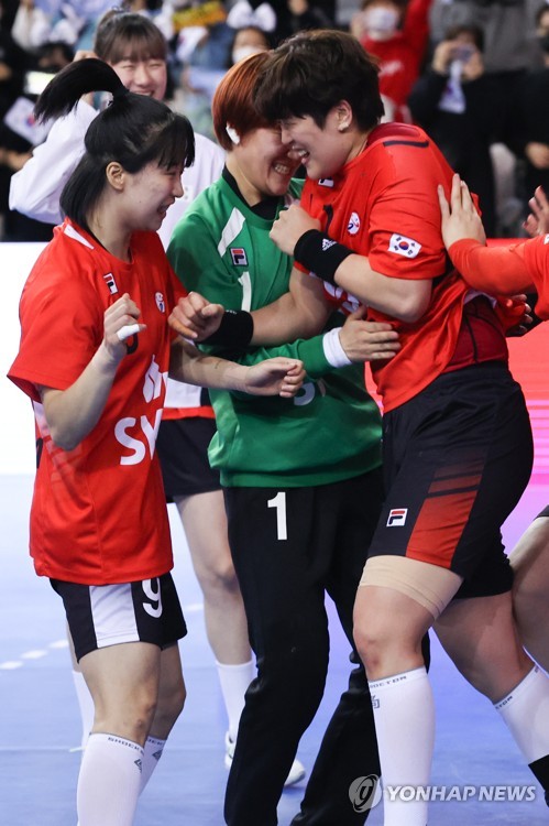 한국 여자핸드볼, 일본에 대역전승…아시아선수권 6회 연속 우승(종합)