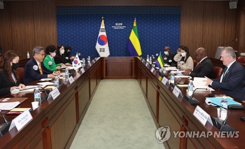 박진, 가봉 외교·환경장관과 회담…기후협력협정 가서명 환영
