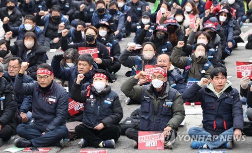 Unionized cargo truckers rally in Seoul