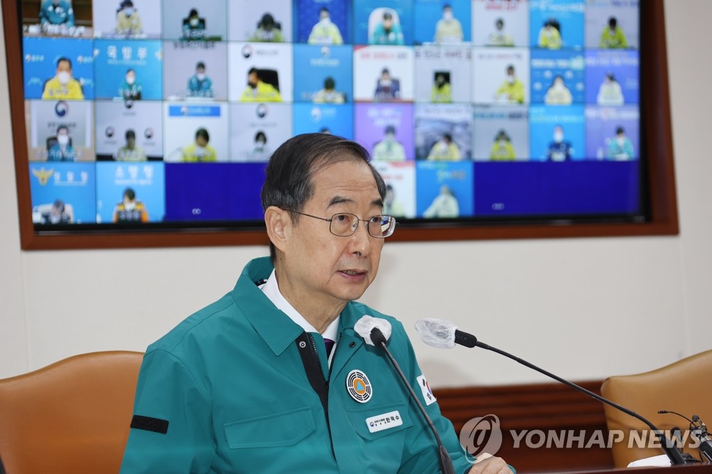 Prime Minister Han Duck-soo presides over a Central Disaster and Safety Countermeasures Headquarters meeting in Seoul on Dec. 23, 2022. (Yonhap)