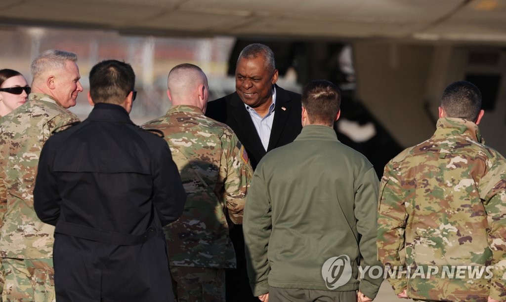 وصول وزير الدفاع الأمريكي الى كوريا الجنوبية
