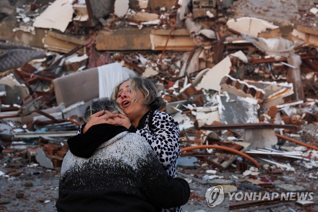 튀르키예·시리아 지진 사망자 5천명 넘겨