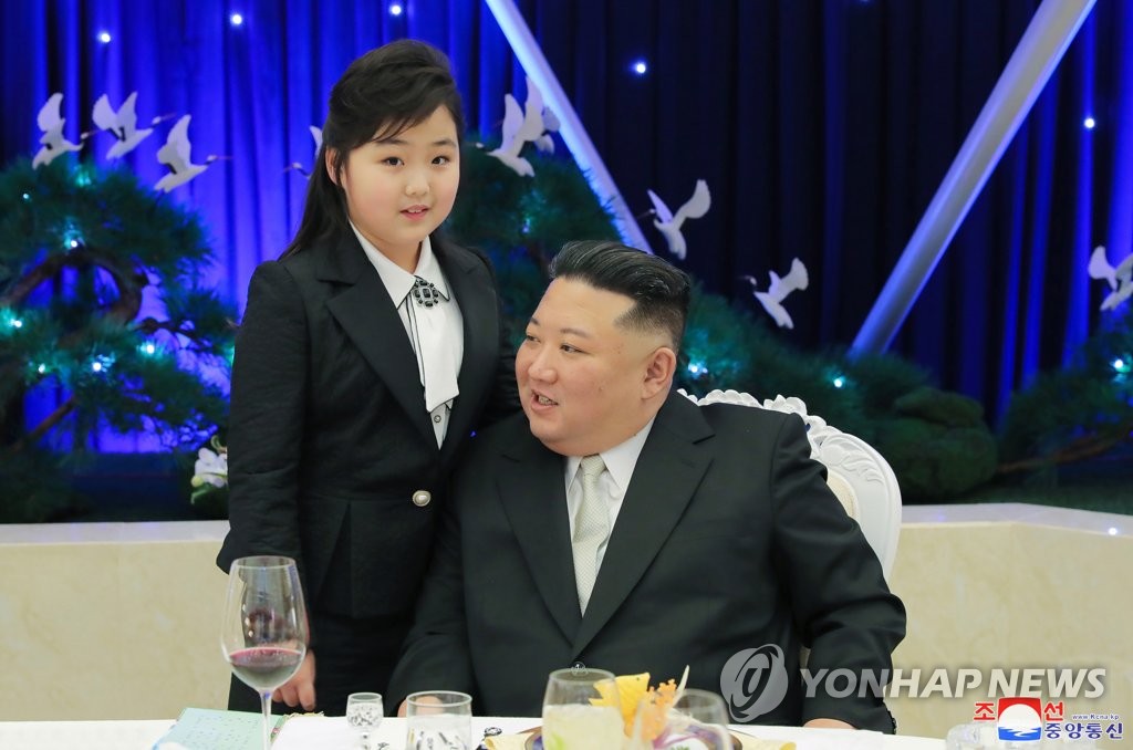 El líder norcoreano con su hija