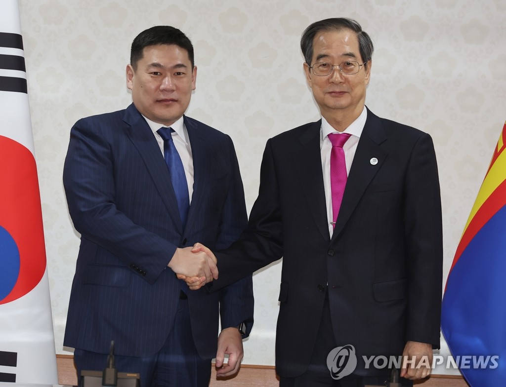 S. Korean, Mongolian PMs hold talks on rare earths, infrastructure