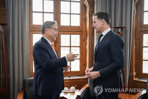 Le ministre des Affaires étrangères discute avec le PM néerlandais de la coopération bilatérale et de la situation géopolitique