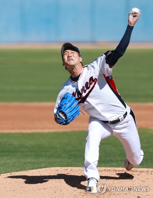 Ex-KBO star Kim Ha-seong looking to crack deep Padres lineup in 1st MLB  camp