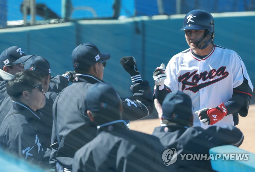 Choi Jeong of South Korea (R) is greeted by teammates and coaches after hitting a solo home run against the NC Dinos during a scrimmage for the World Baseball Classic at Kino Veterans Memorial Stadium in Tucson, Arizona, on Feb. 16, 2023. (Yonhap)