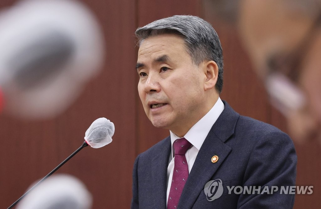 This file photo, taken Feb. 17, 2023, shows Defense Minister Lee Jong-sup speaking to lawmakers at the National Assembly in western Seoul. (Yonhap)
