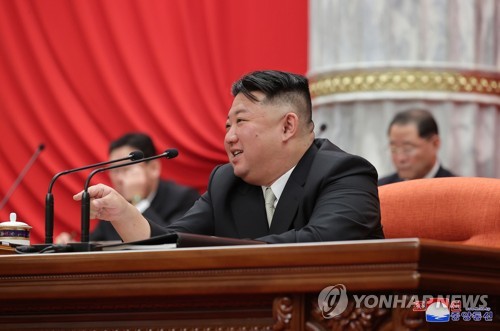 القائد الكوري الشمالي يدعو إلى تحقيق هدف إنتاج الحبوب وسط تقارير عن نقص حاد في الغذاء