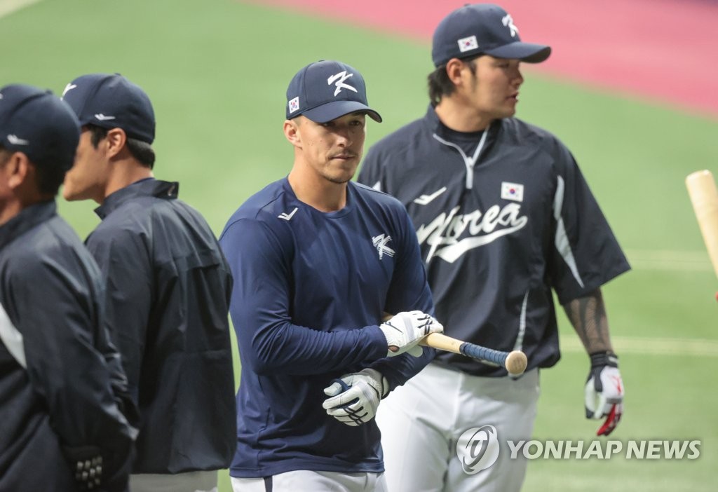 Korea's Tommy Edman crushes a two-out, 2 RBI single to center field  extending the lead 5-0