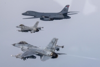 (LEAD) U.S. B-1B bomber holds joint bombing drills in S. Korea: defense ministry