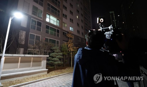 La police enquête sur le décès d'un ancien secrétaire de Lee Jae-myung
