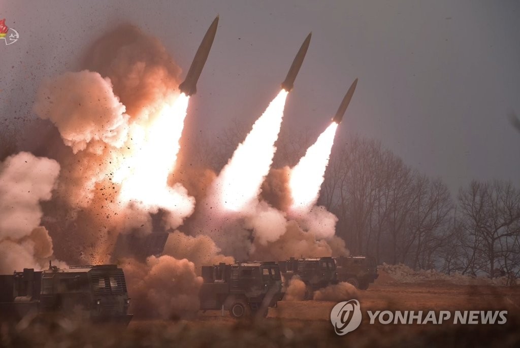 (جديد) الجيش الكوري الجنوبي: كوريا الشمالية تطلق صاروخين باليستيين قصيري المدى - 1