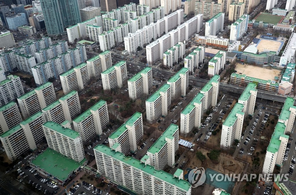 This file photo taken on March 14, 2023, shows an apartment complex in western Seoul. (Yonhap)
