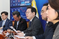 최고위원회의서 발언하는 이재명 대표