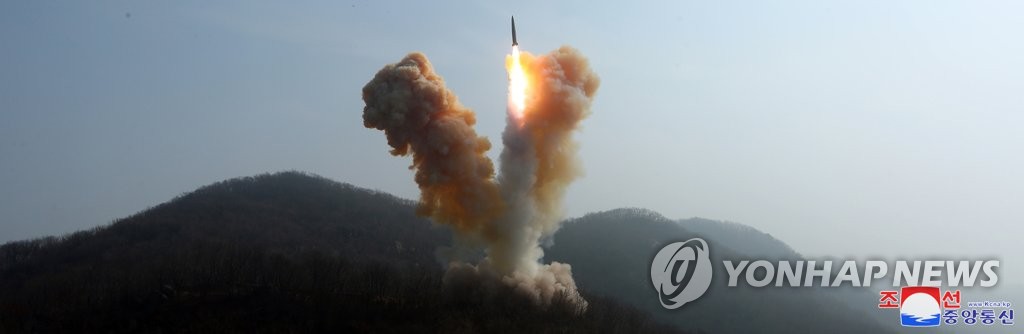 북한 "18∼19일 핵반격 가상 종합전술훈련"…김정은, 딸'주애'와 참관
