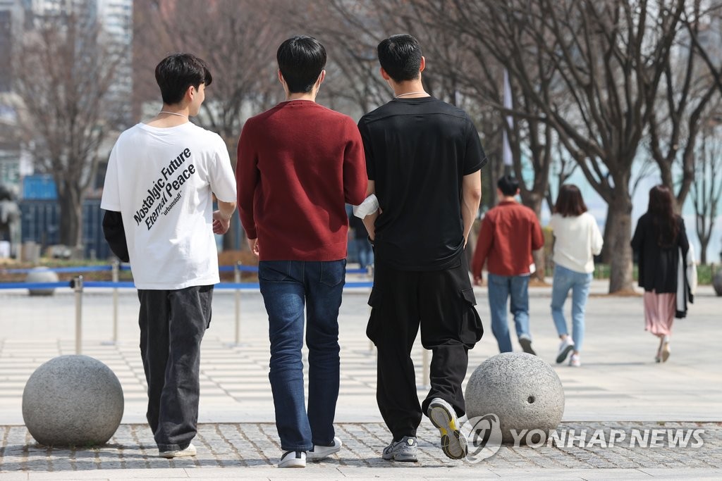 가벼워진 옷차림