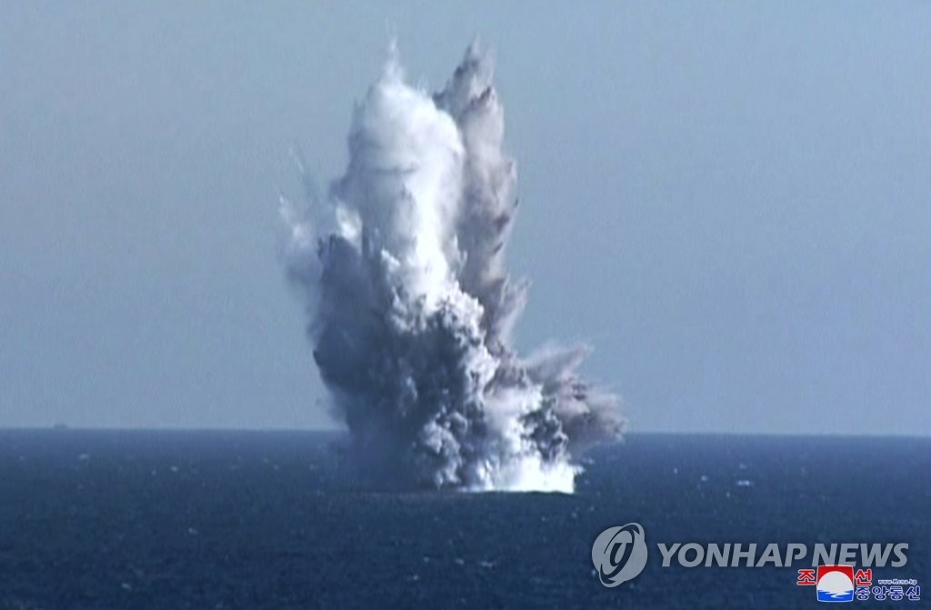 북한 "21~23일 핵무인수중공격정 수중폭발시험"…김정은 참관