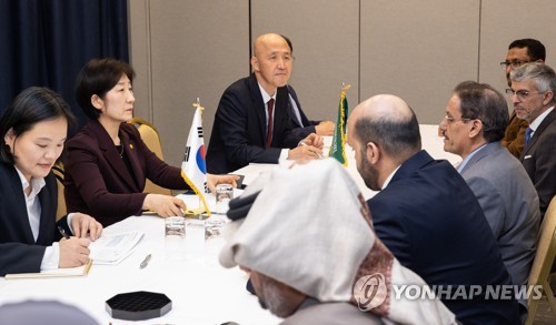 وزيرة البيئة الكورية تجتمع مع وكيل وزارة البيئة والمياه والزراعة لشؤون المياه السعودي