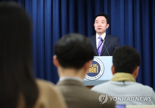 Presidential spokesperson Lee Do-woon gives a press briefing at the presidential office in Seoul on March 27, 2023. (Yonhap)