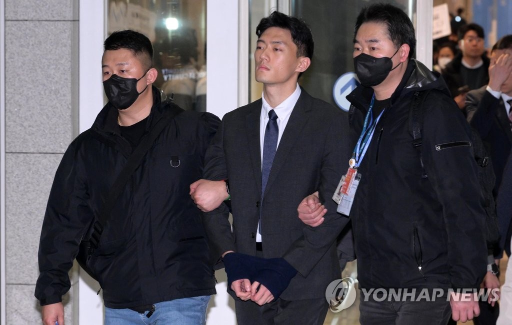 입국장 나서는 전우원