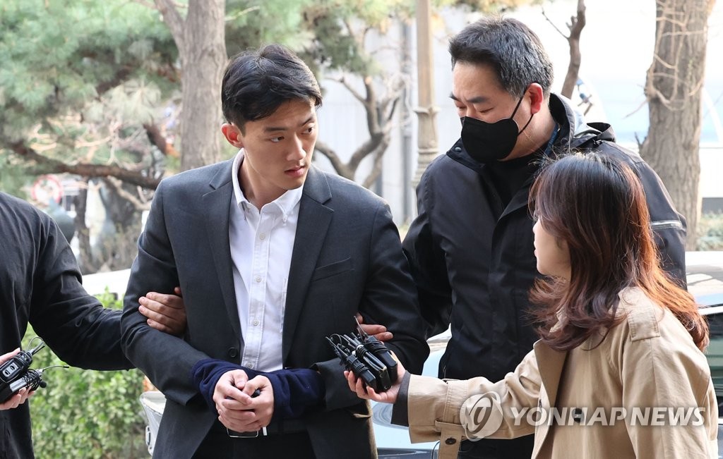 '마약 혐의' 압송되는 전우원