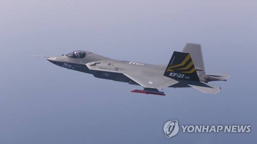 KF-21 fighters succeed in 1st armament flight tests