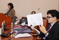 '50억 클럽' 특검법 제안 설명 듣는 한동훈 장관