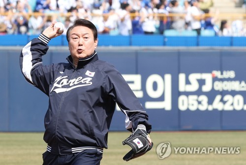 President Yoon Suk Yeol throws out the ceremonial first pitch before a Korea Baseball Organization Opening Day game between the NC Dinos and the Samsung Lions at Daegu Samsung Lions Park in Daegu, some 240 kilometers southeast of Seoul, on April 1, 2023. (Yonhap)