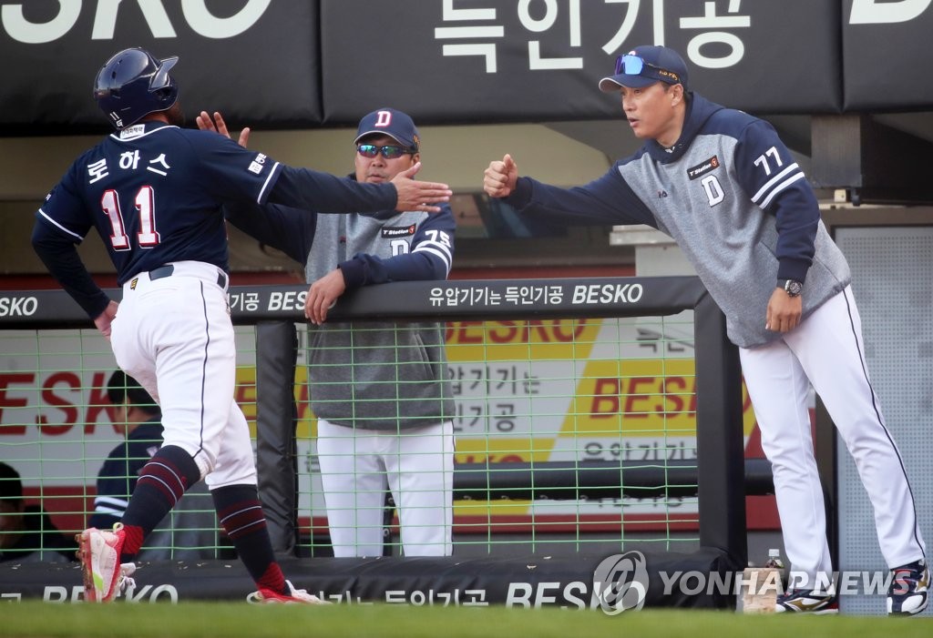 LEAD) Twins rout sloppy Bears in 1st rival showdown of KBO season