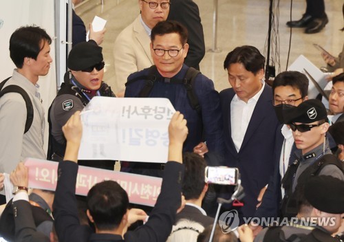 돈 봉투 의혹 관련 조기 귀국한 송영길 전 대표
