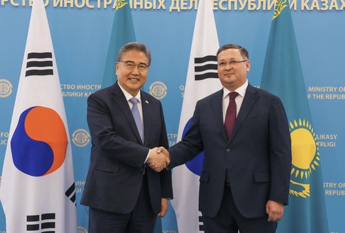 El canciller se reúne con el vice primer ministro de Kazajistán