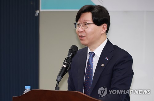 금융위 "금융사 해외 진출 지원"…내달 규제 완화 방안 발표