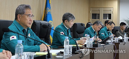 尹 "北 미사일 분석 결과 美日과 공유"…3국 정보공유 가속화(종합2보)