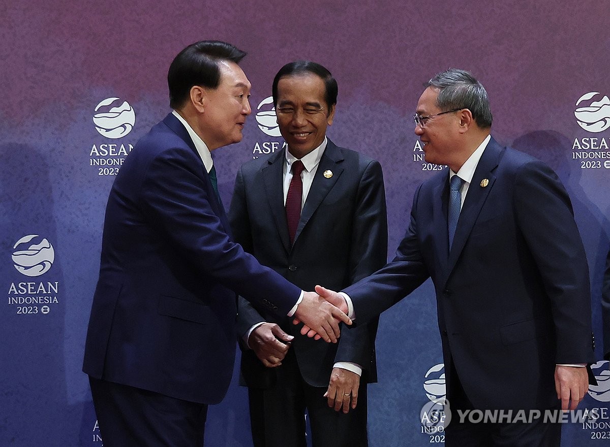 Yoon, Chinese Premier Hold Talks In Jakarta | Yonhap News Agency